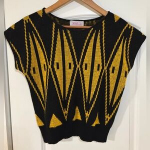Vintage Black and Yellow short sleeve sweater/knit